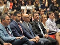 У РЕКТОРАТУ СВЕЧАНО ДОДЕЉЕНИ УГОВОРИ О СТИПЕНДИЈАМА ФОНДА ЗА МЛАДЕ ТАЛЕНТЕ „ДОСИТЕЈА“