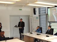 УРУЧЕНА ЗАХВАЛНИЦА УРЕДНИКУ РЕДАКЦИЈЕ НА РОМСКОМ ЈЕЗИКУ РТВ-А ПЕТРУ НИКОЛИЋУ
